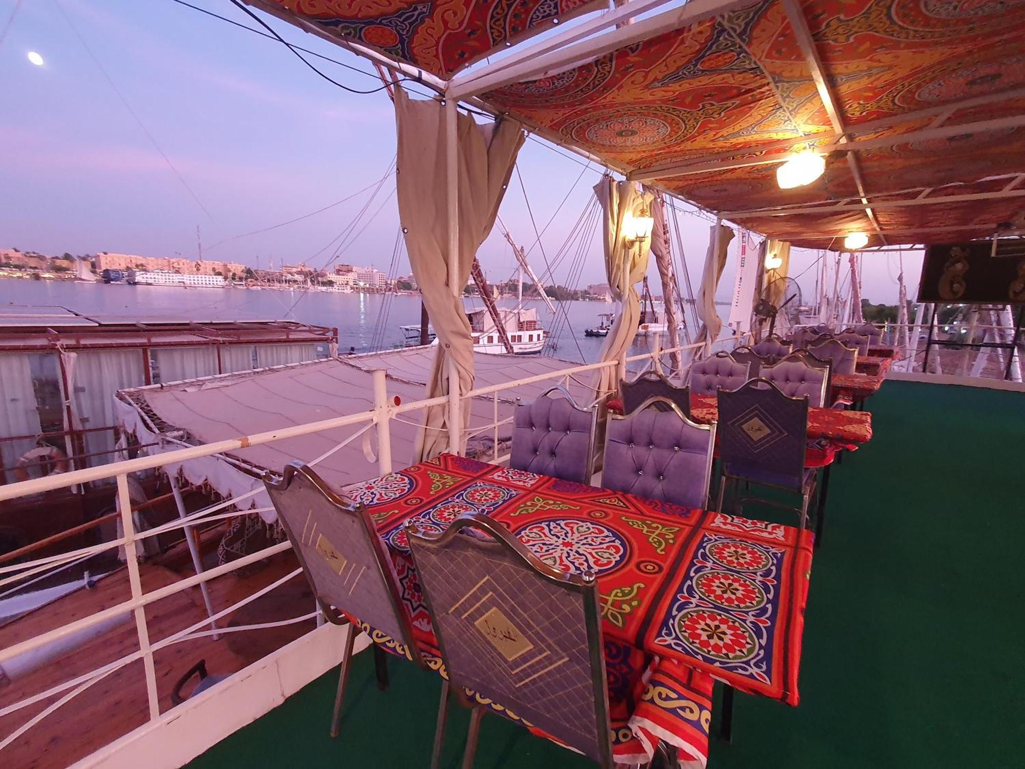 Moon Boat Hotel Luxor Buitenkant foto