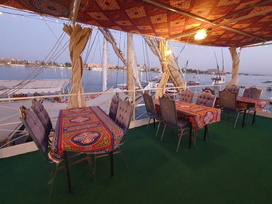 Moon Boat Hotel Luxor Buitenkant foto